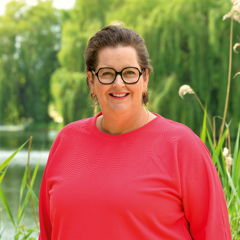  Ina Hnker